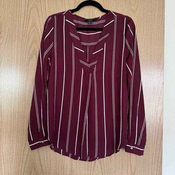 🖤5/$20 Maroon Striped V Neck Blouse - Picture 3 of 8